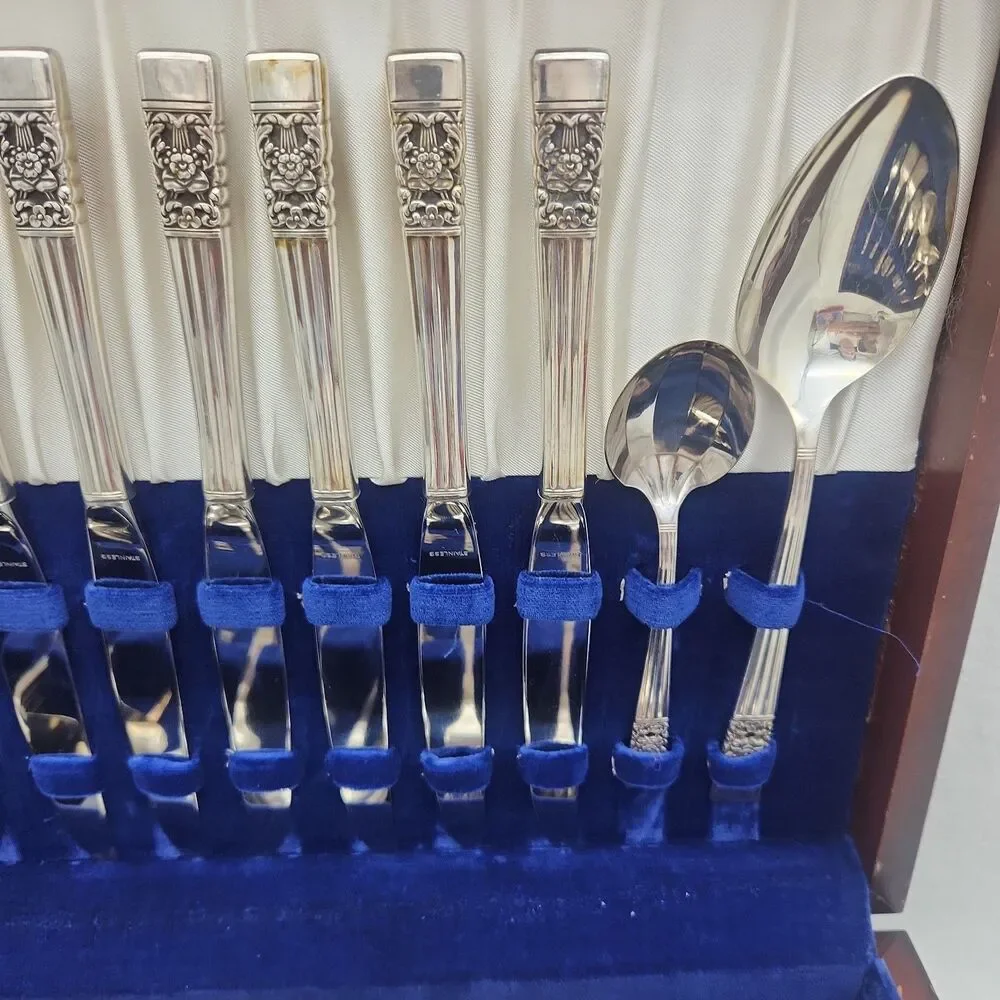 Silverware CORONATION Onieda Community Silverplate 57 Pcs Service for 8 Box Etc